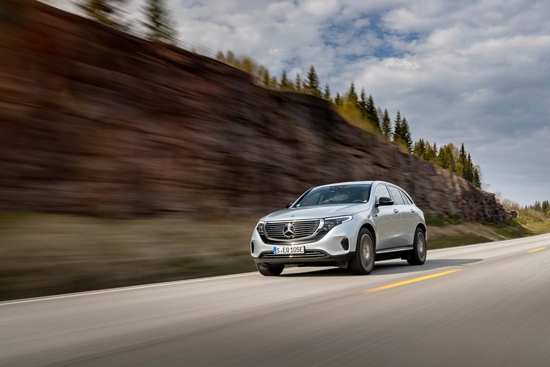 Der Mercedes EQC 400 4Matic verbessert sich um zwei Typklassen. Foto: Mercedes-Benz